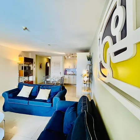 Poolside Paradise Apartamento *