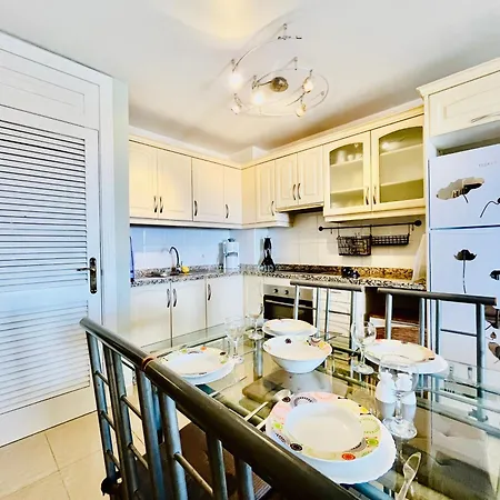 Apartamento Poolside Paradise