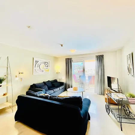 アパート Poolside Paradise